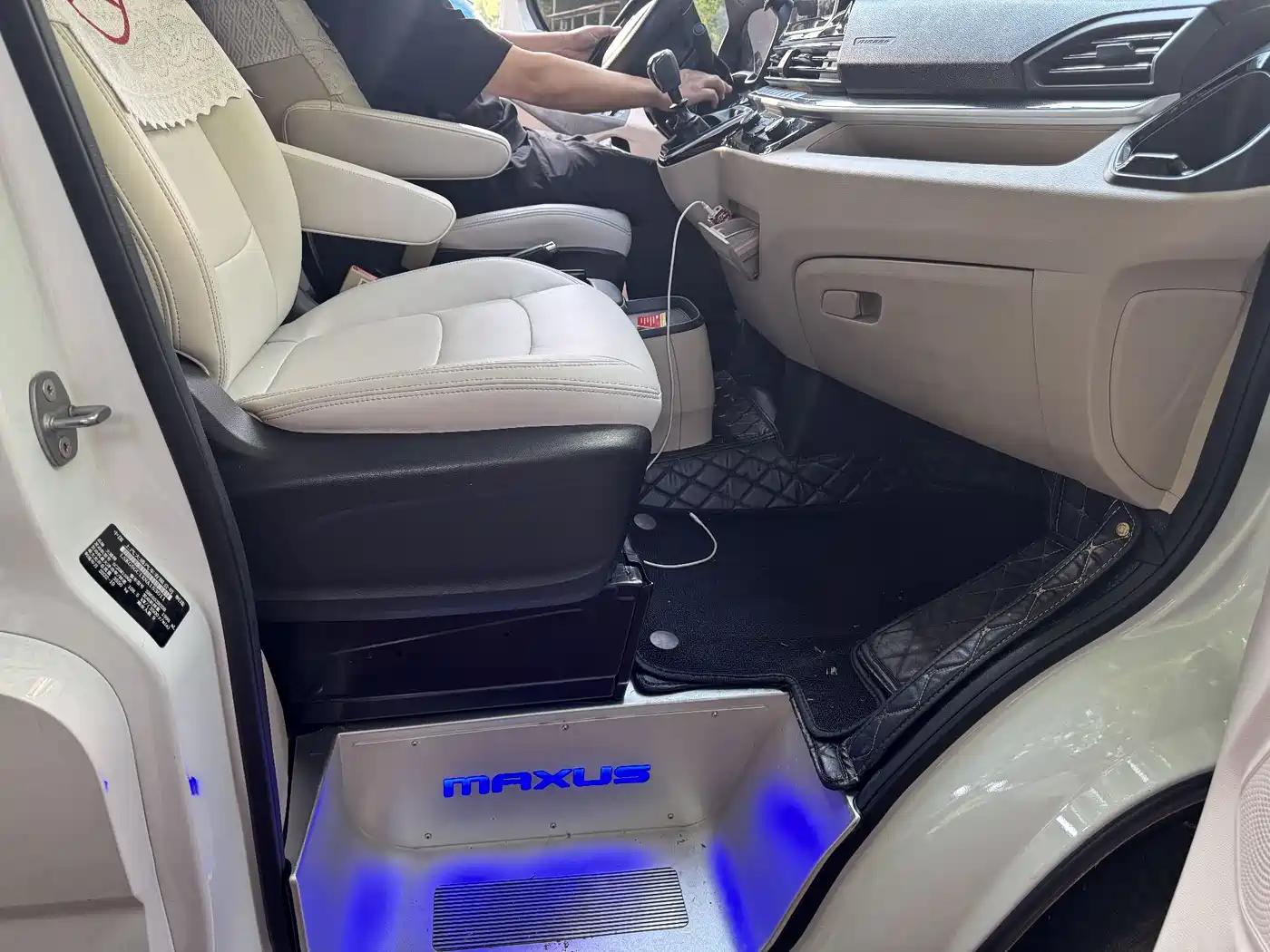 SAIC Maxus Xintu V90 2024 Zhida Commercial Version 2.0T Manual RWD Long Wheelbase High Roof Single Rear Tire 9-Seater фото 5