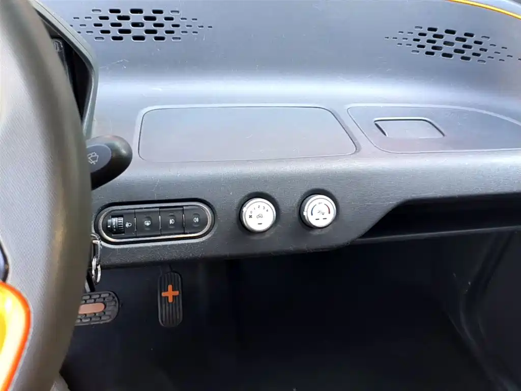 BAOJUN E100