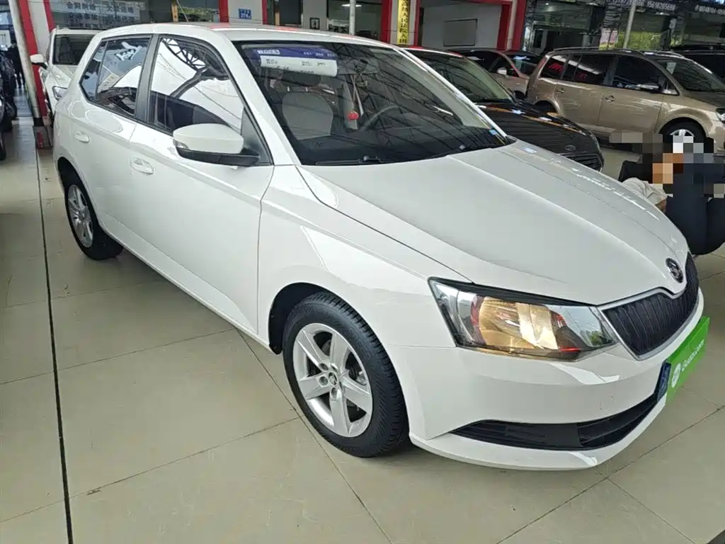 Škoda Fabia 2017 1.4L Auto Car Enjoy Edition фото 4