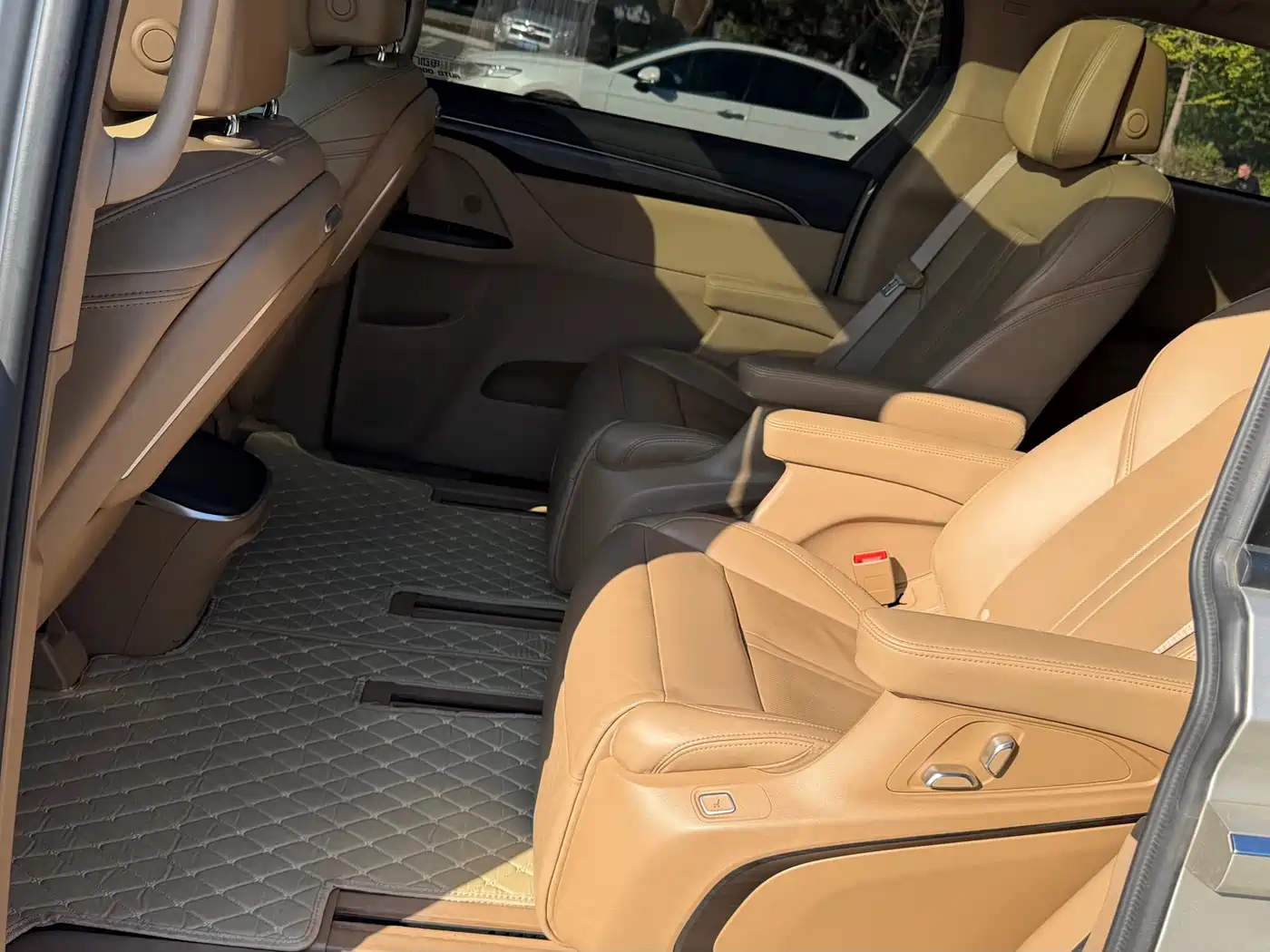 Buick GL8 2021 ES Landlord 653T Luxury фото 12