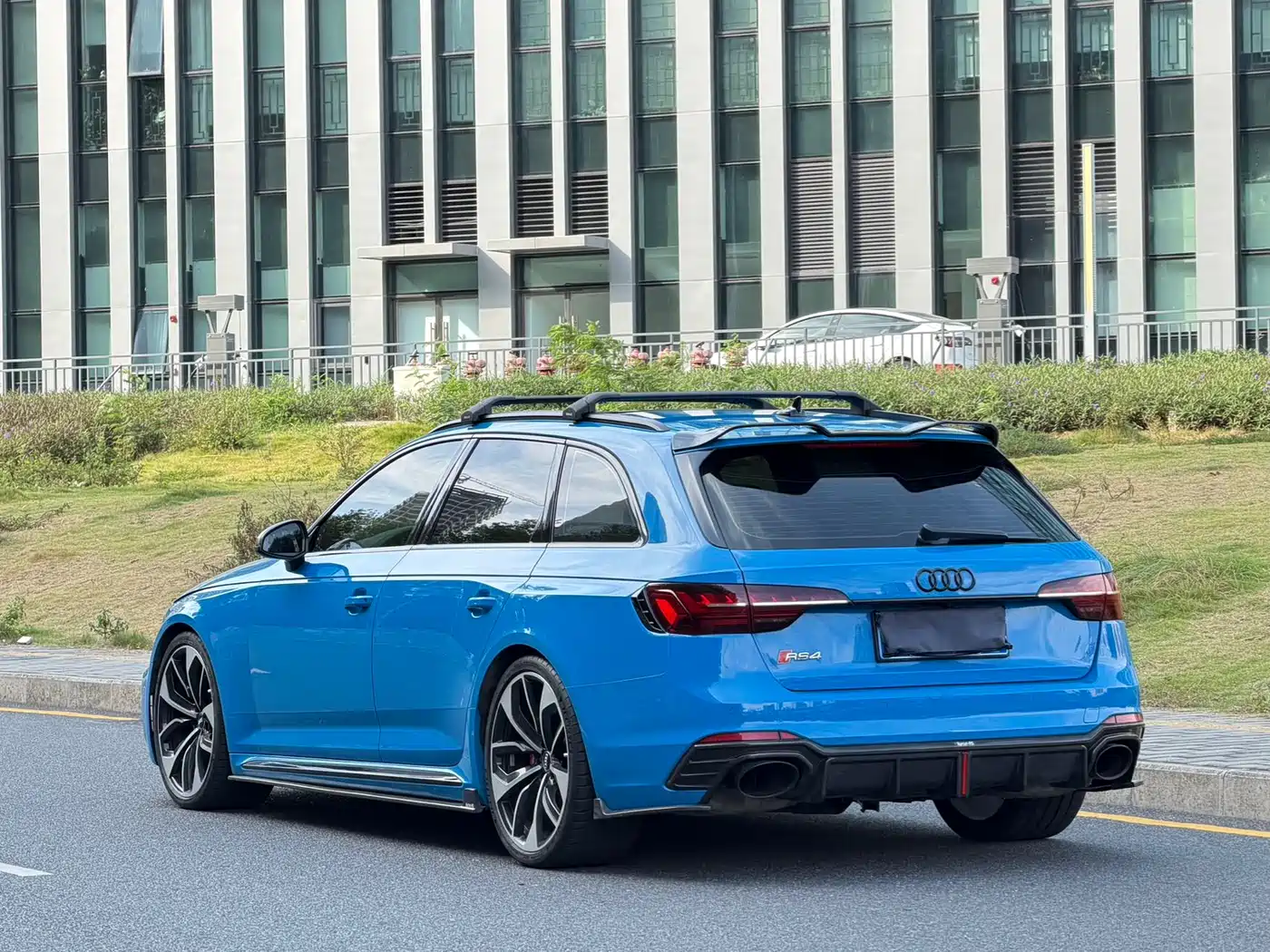 Audi RS 4 2021 RS4 Avant Dark Gold Edition фото 6