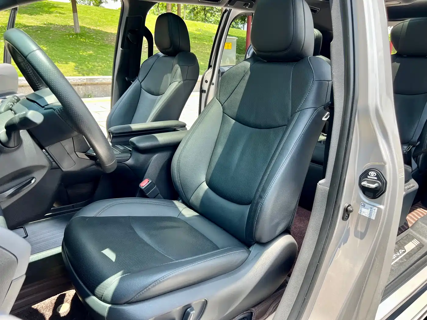 Toyota Sienna 2021 2.5L Hybrid Ultimate Edition фото 14