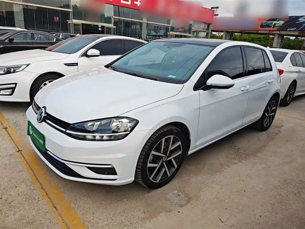 Volkswagen Golf 2020 200TSI DSG Comfort Progressive Edition фото 2