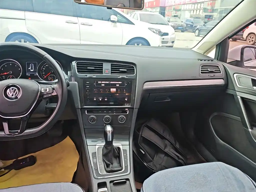 Volkswagen Golf 2020 200TSI DSG Comfort Progressive Edition фото 13