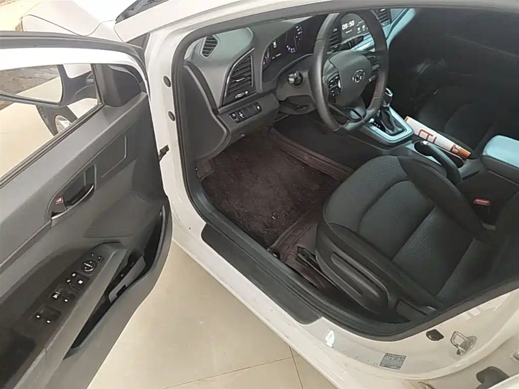 Hyundai Elantra 2016 1.4T DCT Dynamic·Vitality фото 16