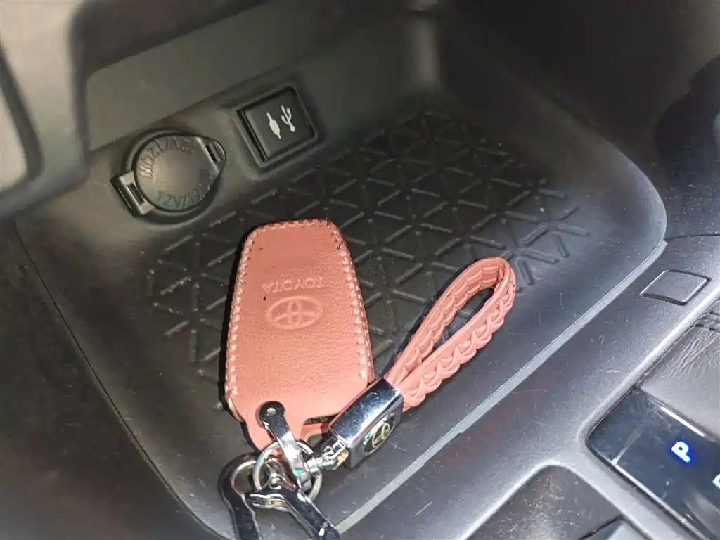 Toyota RAV4 Rongfang 2020 2.0L CVT 2WD Trend Edition фото 17