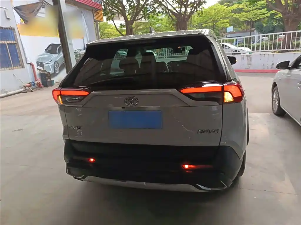 Toyota RAV4 Rongfang 2020 2.0L CVT 2WD Trend Edition фото 4