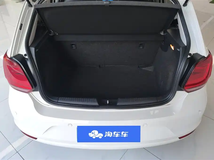 Volkswagen Polo 2016 1.4L Automatic Trend фото 4