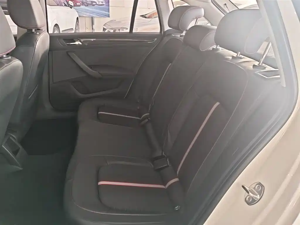 Škoda Skoda Rapid Spaceback 2020 1.5L Auto Comfort фото 17