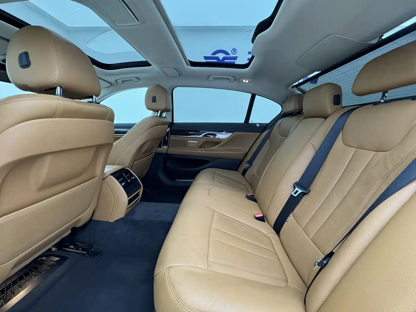 BMW 7 Series 2016 730Li Leading фото 10