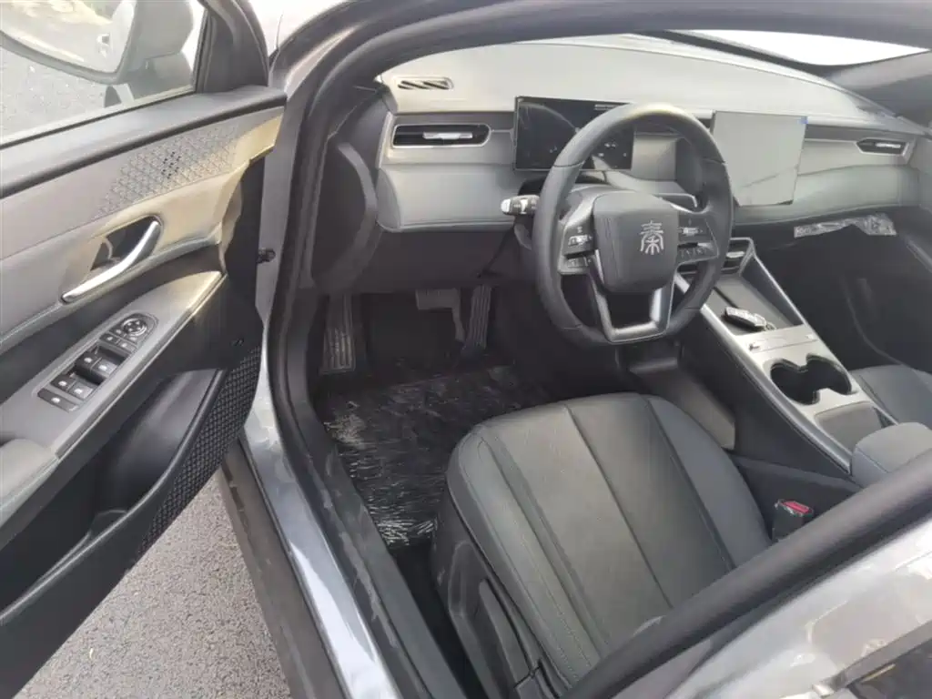 BYD Qin PLUS 2026 DM-i Smart Edition 128KM Progressive фото 16