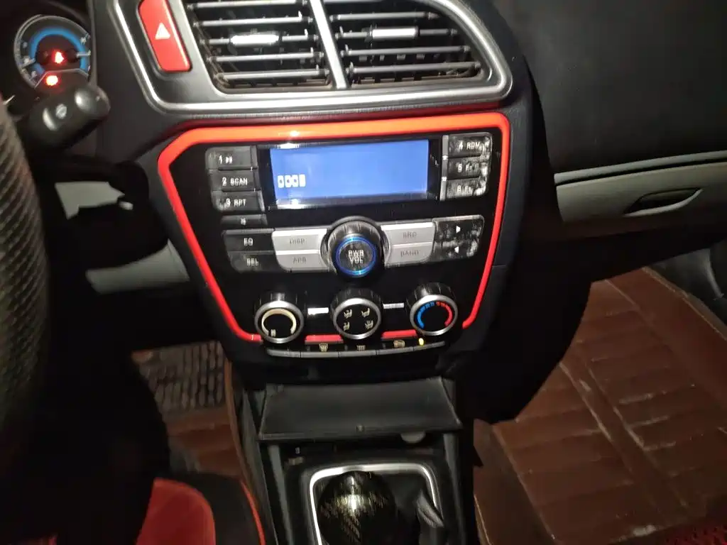 Soueast V3 Lingyue 2015 2015 1.5L Manual Elegance Edition