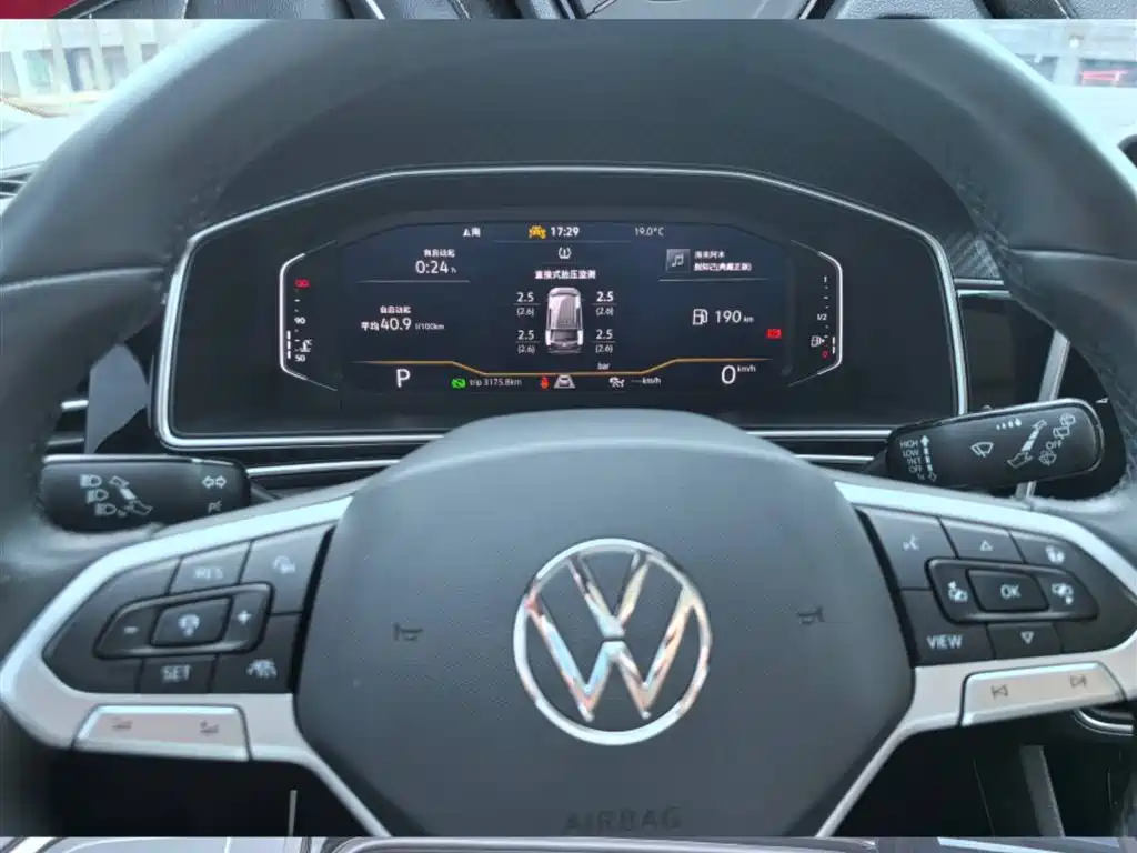 Volkswagen Tiguan L 2023 330TSI Auto 2WD R-Line Premium Edition фото 9