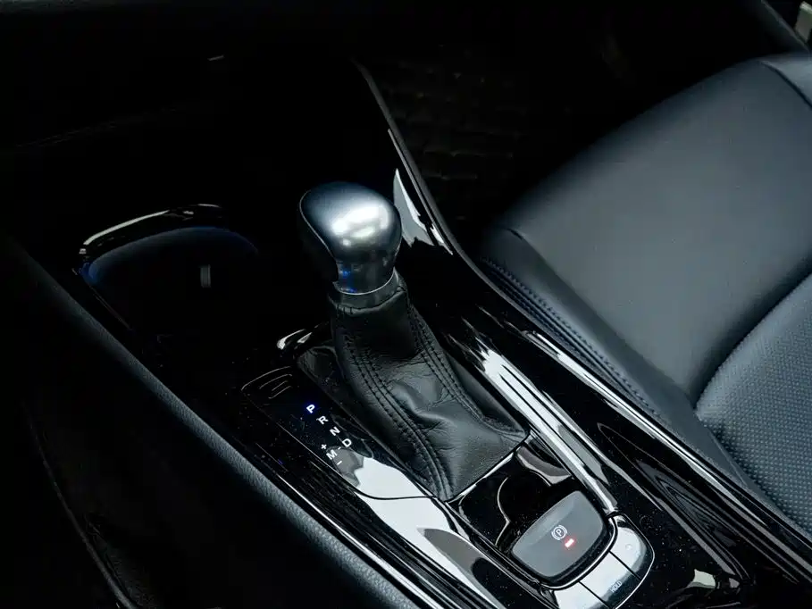 Toyota C-HR 2020 Model 2.0L Leading фото 25