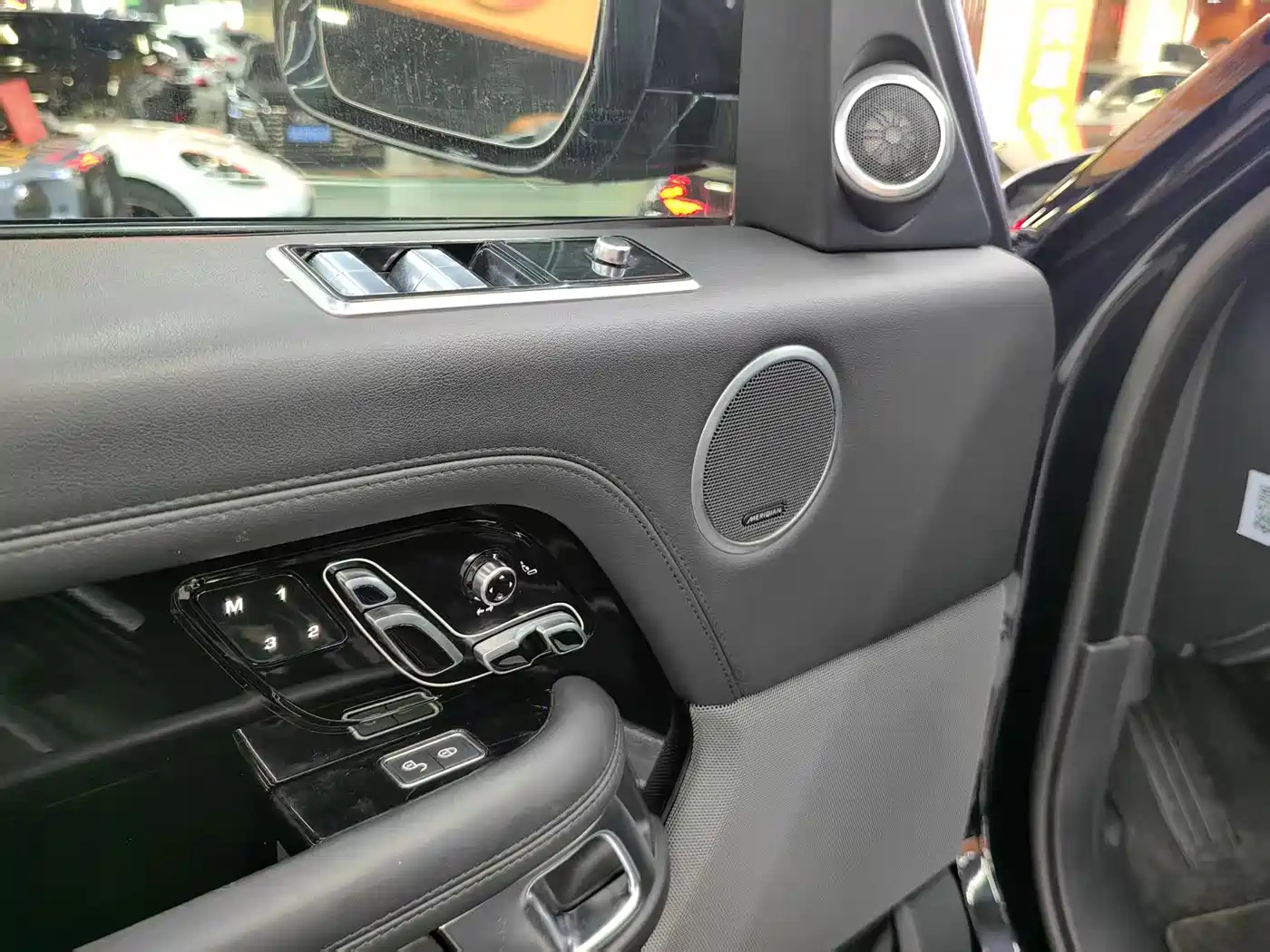 Land Rover Range Rover 2018 3.0 SC V6 Vogue Heritage Edition фото 7