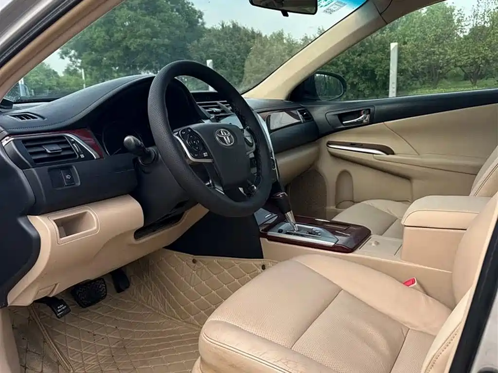 Toyota Camry 2012 2.5G Luxury Edition фото 8