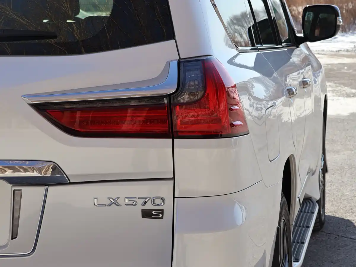 Lexus LX 2019 570 Peak Special Edition фото 7