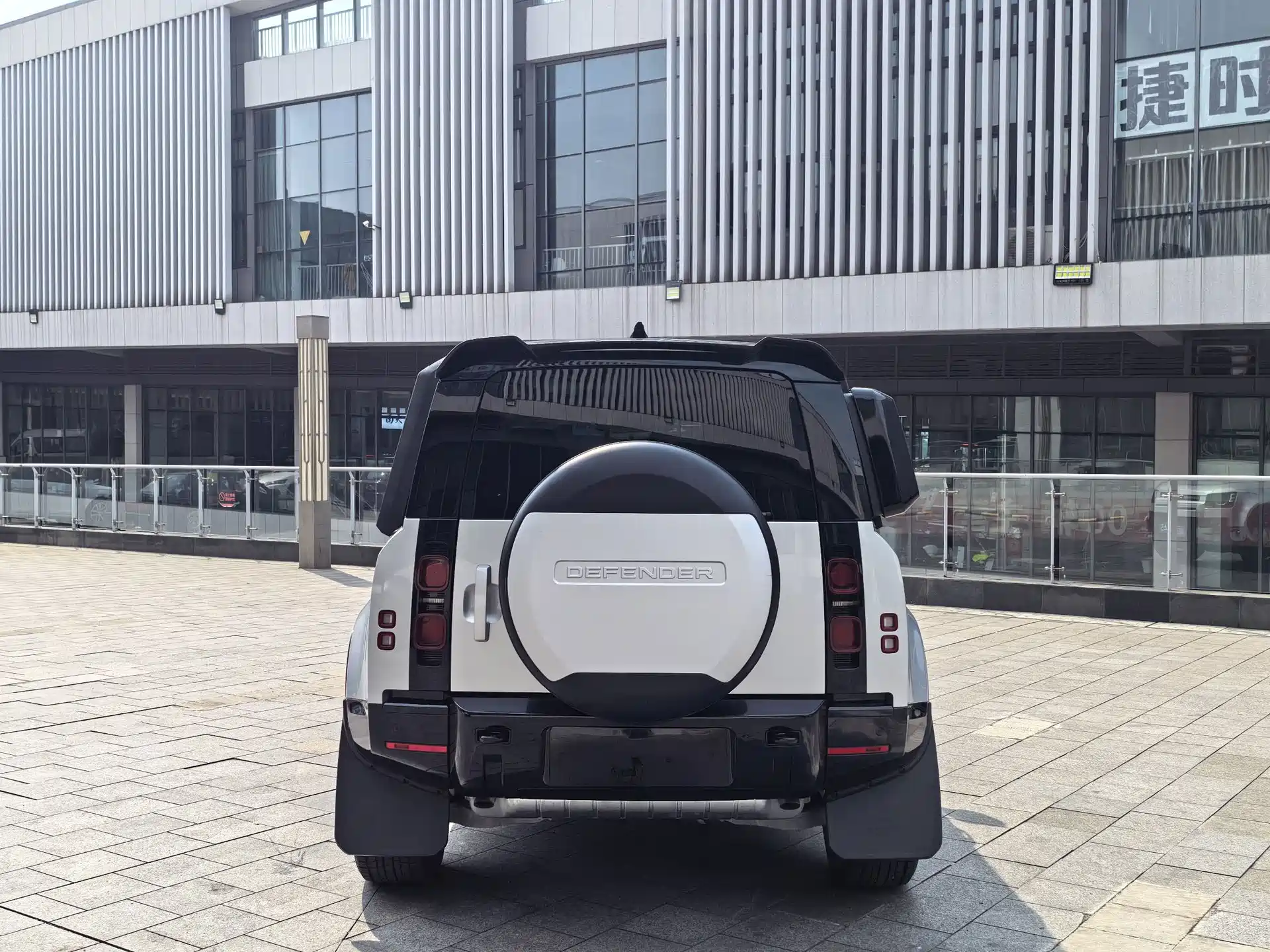 صورة 19 - Land Rover Defender