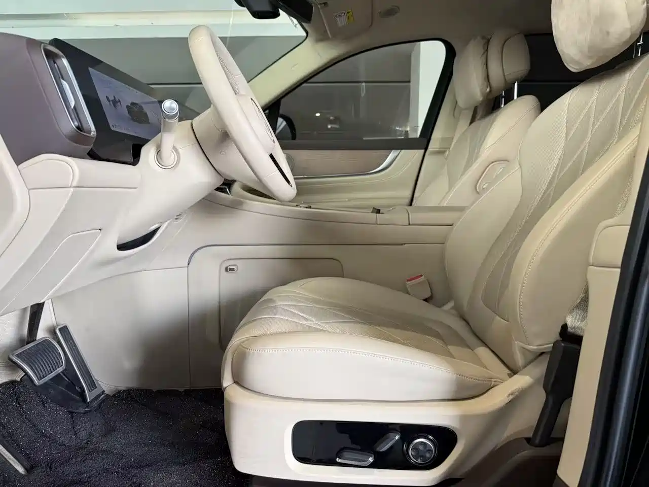 AITO Wenjie AITO M9 2024 Range Extender Max Edition 42kWh 6-seater фото 4