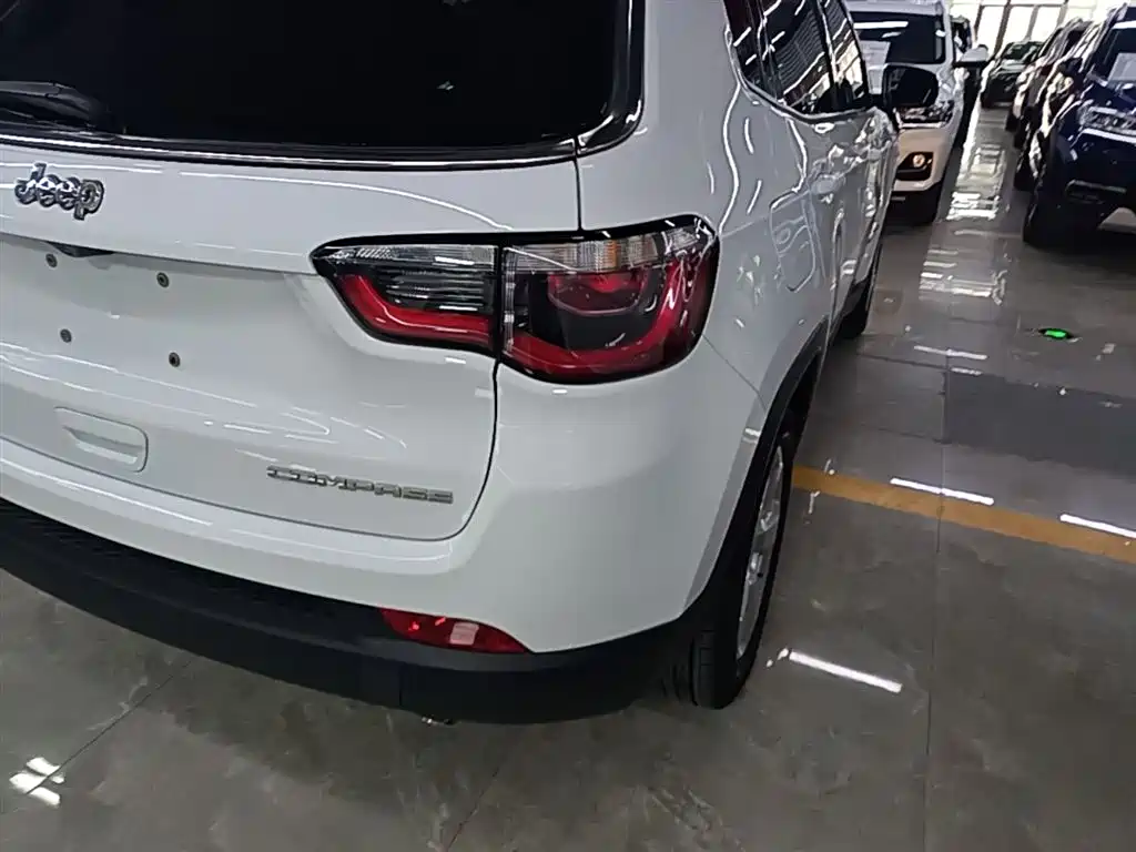 Фото 8 - Jeep Compass