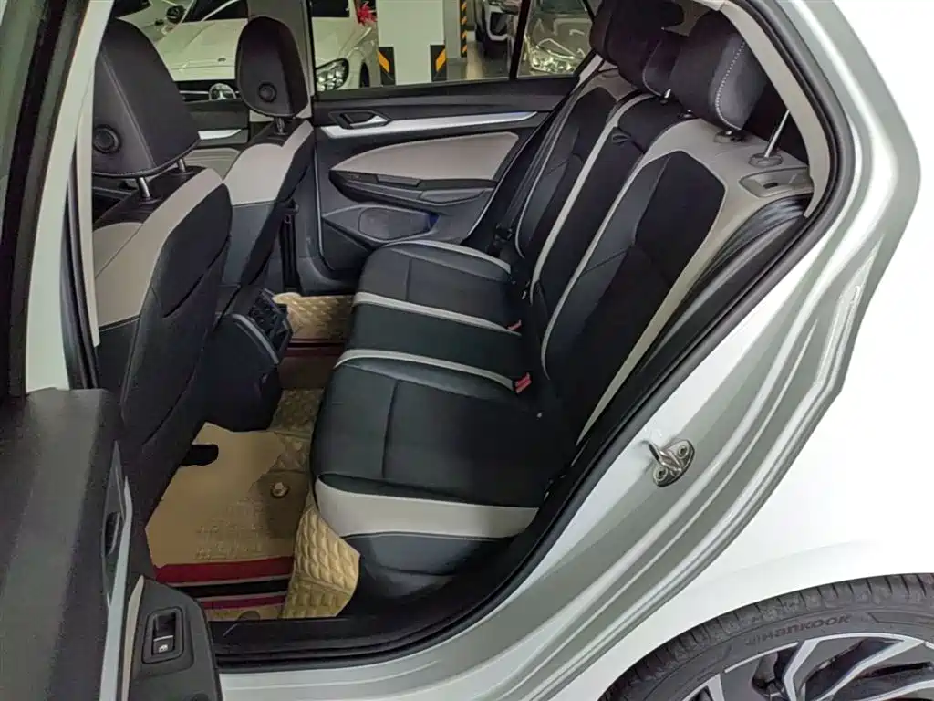 Volkswagen Golf 2023 Facelift 280TSI DSG Pro фото 17