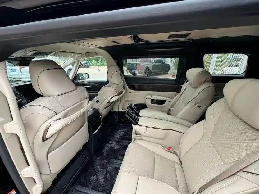 Toyota Alphard 2025 Hybrid 2.5L Ultimate Gold Edition фото 11