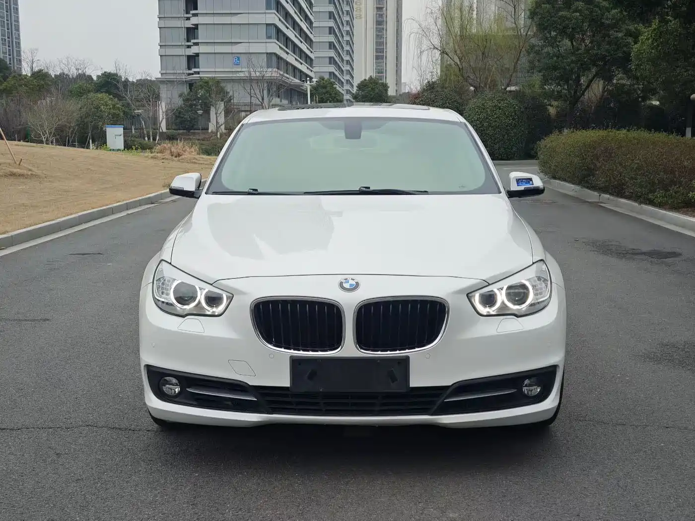 BMW 5 Series GT 2015 528i Leading фото 2