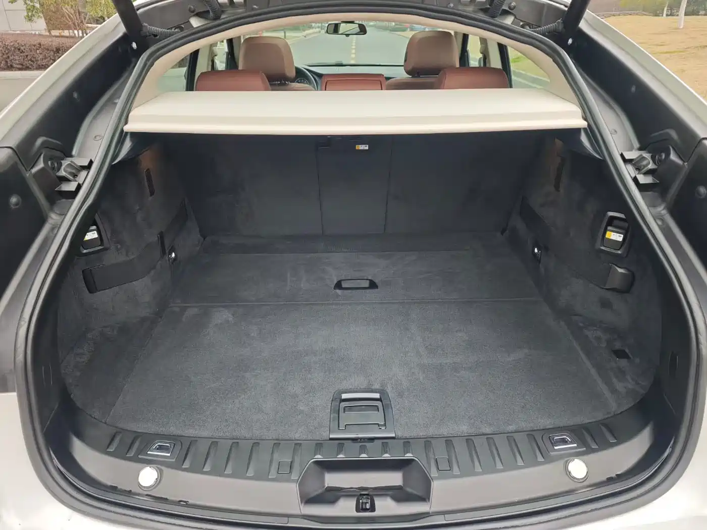 BMW 5 Series GT 2015 528i Leading фото 10