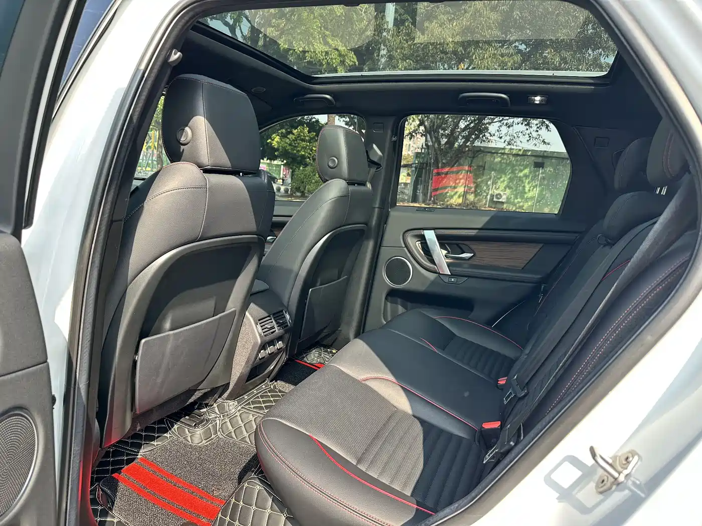 Land Rover Discovery Sport 2023 249PS R-Dynamic S Performance Version фото 11