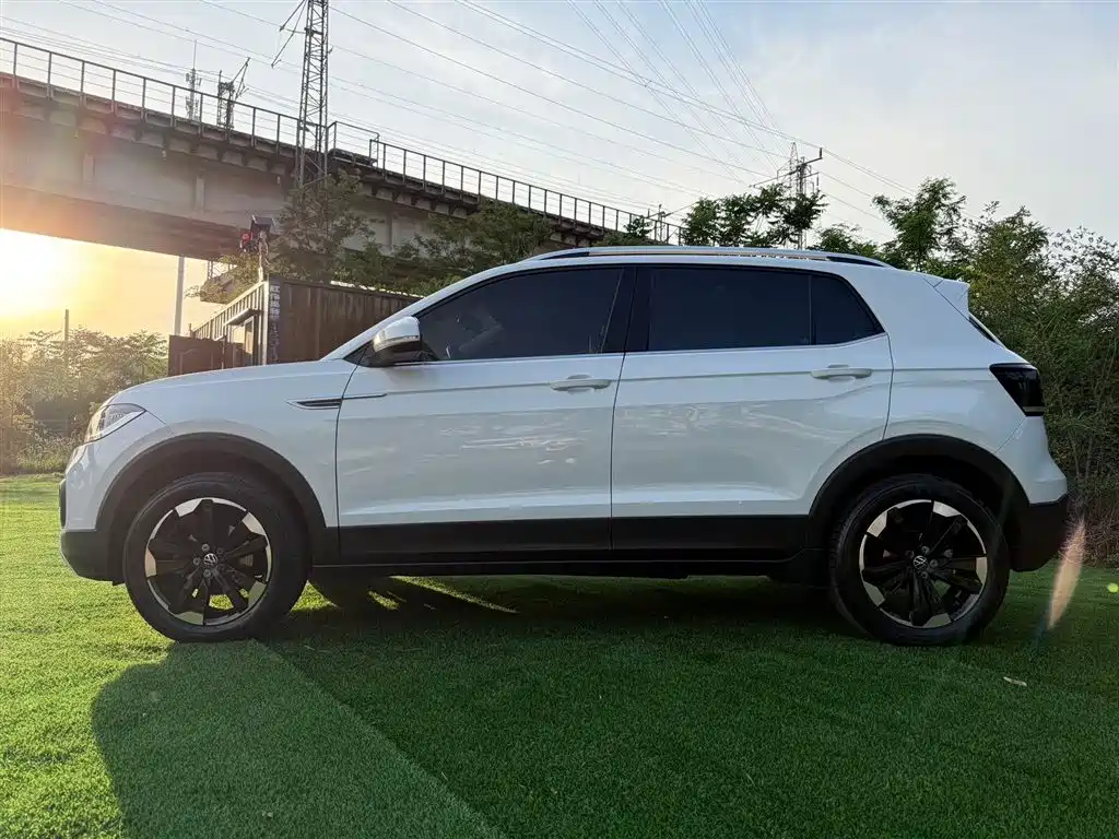 Volkswagen Tanying 2021 1.5L Automatic Smart Connect Edition фото 4
