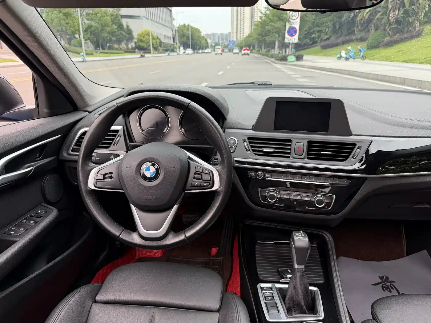 BMW 1 Series 2018 118i Sport Edition фото 7