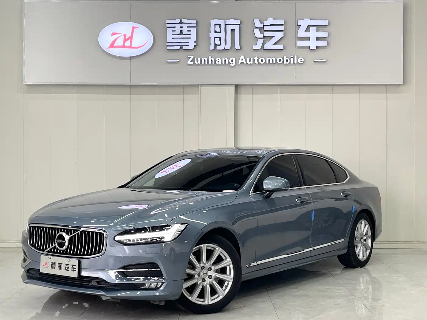 Фото 1 - Volvo S90