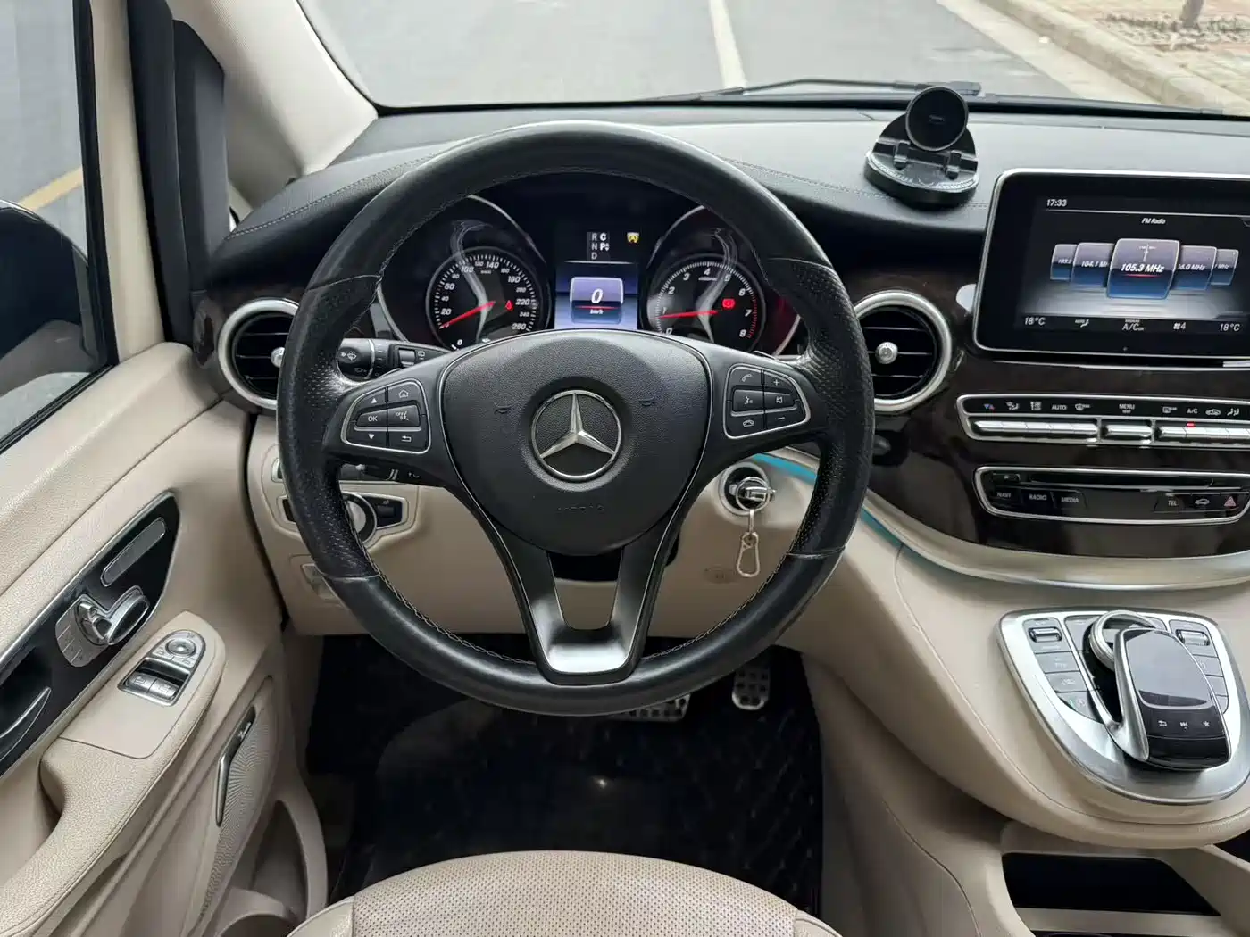 Mercedes-Benz V-Class 2018 V 260 L Premium Long Wheelbase Edition China VI фото 15