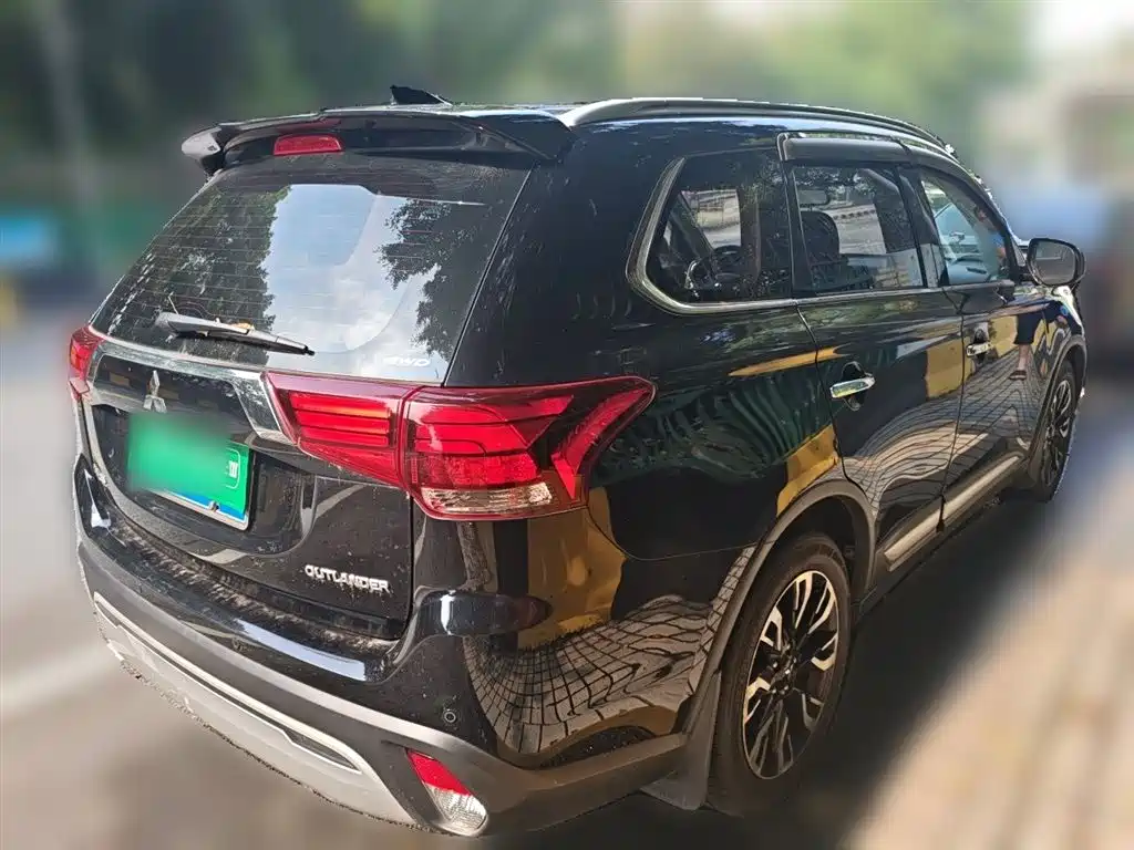 Mitsubishi Outlander 2020 2.4L 4WD Luxury 5-seater фото 5