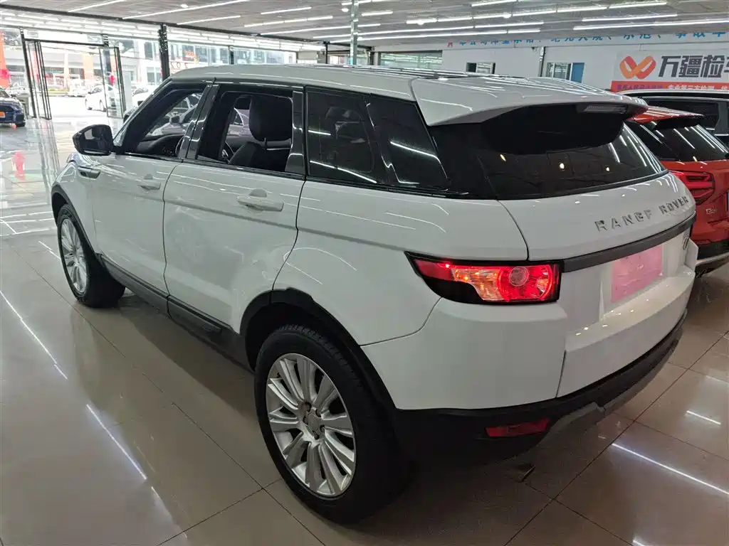 Land Rover Range Rover Evoque 2015 2.0T 5-Door Intelligent Edition фото 23