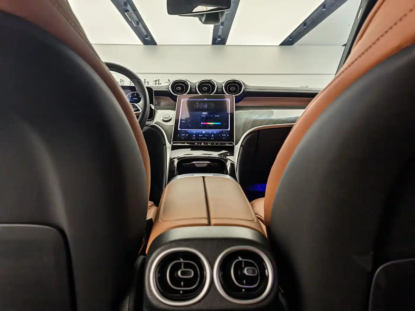 Mercedes-Benz GLC 2023 GLC 260 L 4MATIC Sport 5-seater фото 14