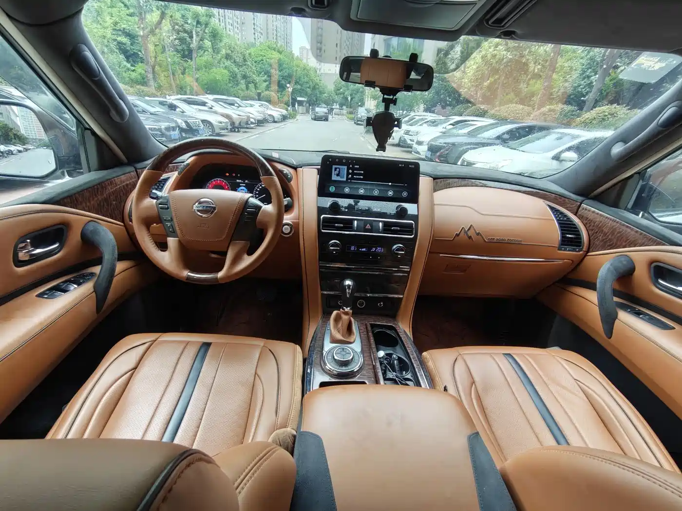 Nissan Patrol 2018 4.0L Leadership фото 19