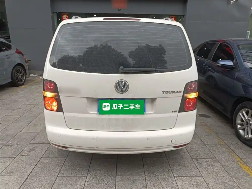 Volkswagen Touran 2013 1.4T Manual Trend 5-seater фото 6