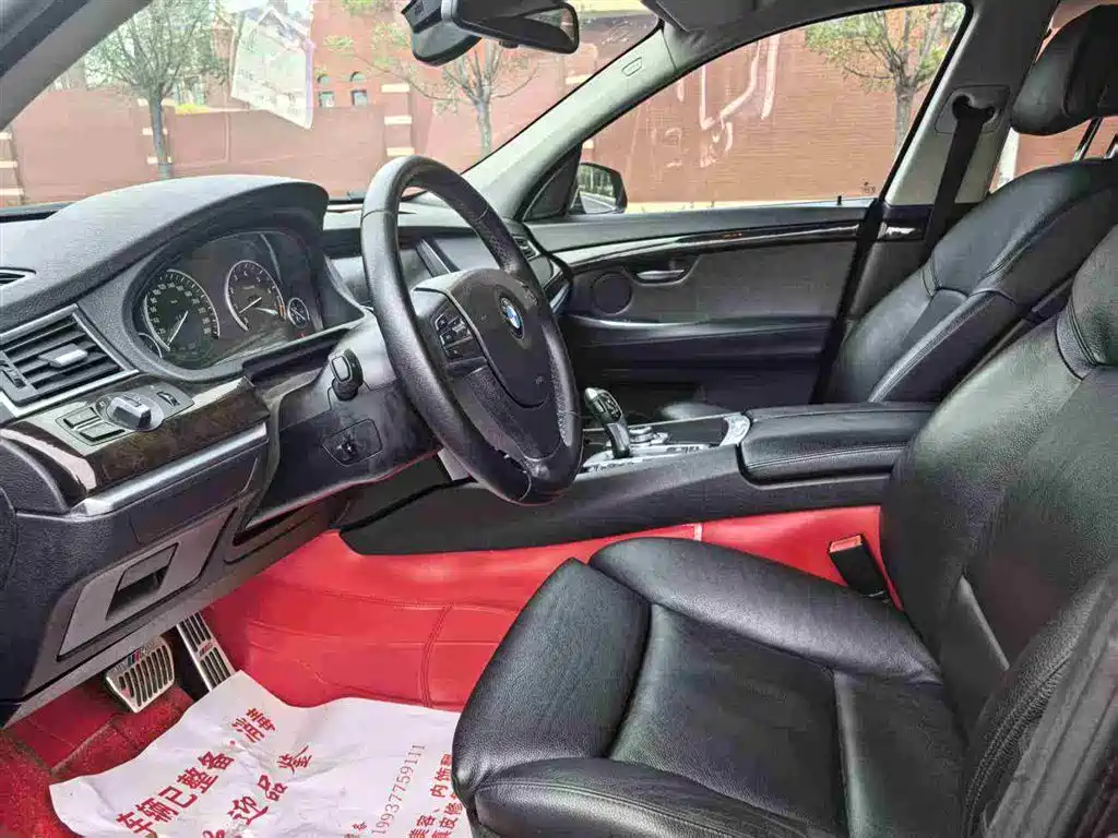 BMW 5 Series GT 2010 535i Leading Model фото 7