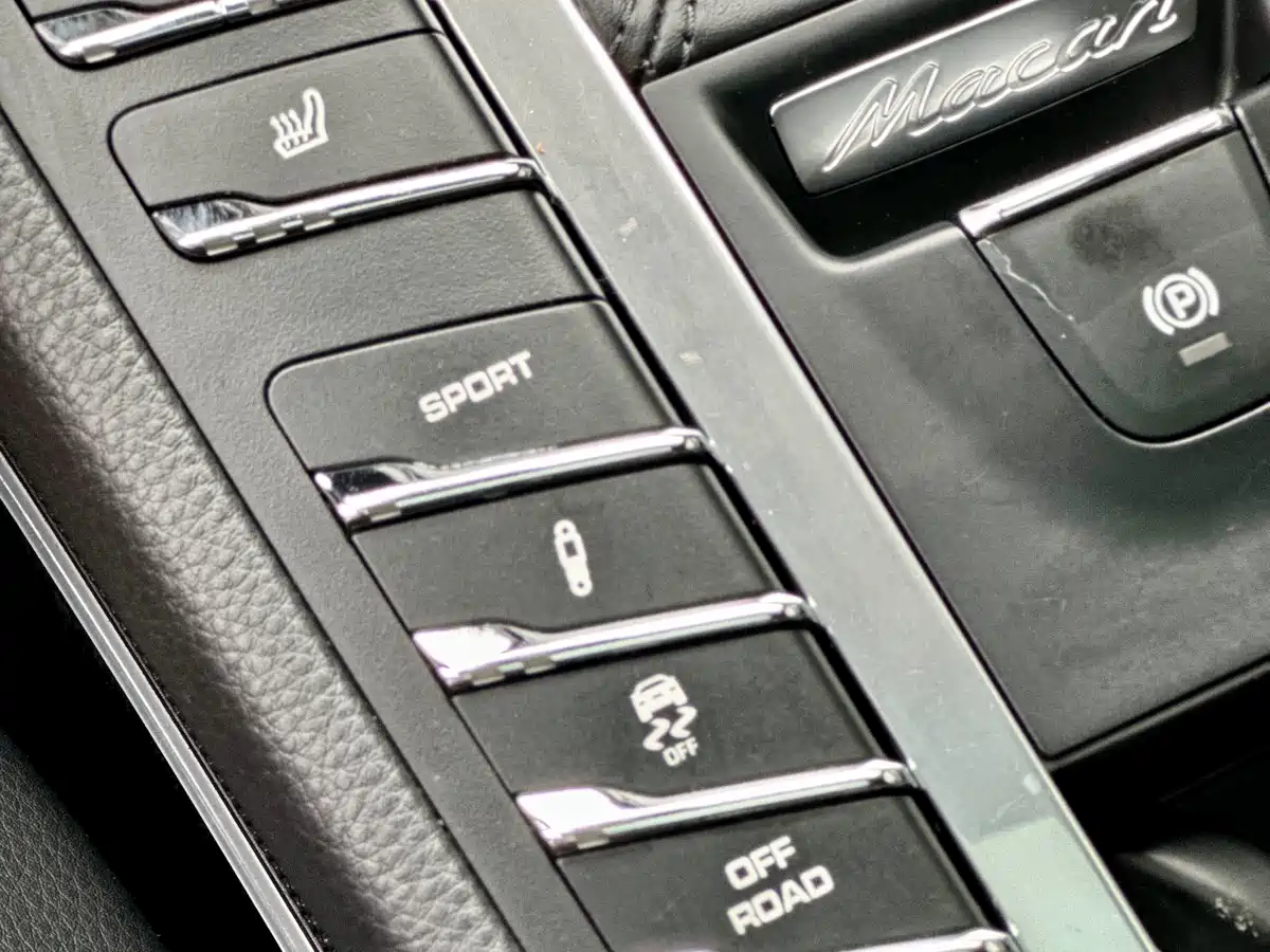 Porsche Macan 2018 Macan 2.0T фото 25