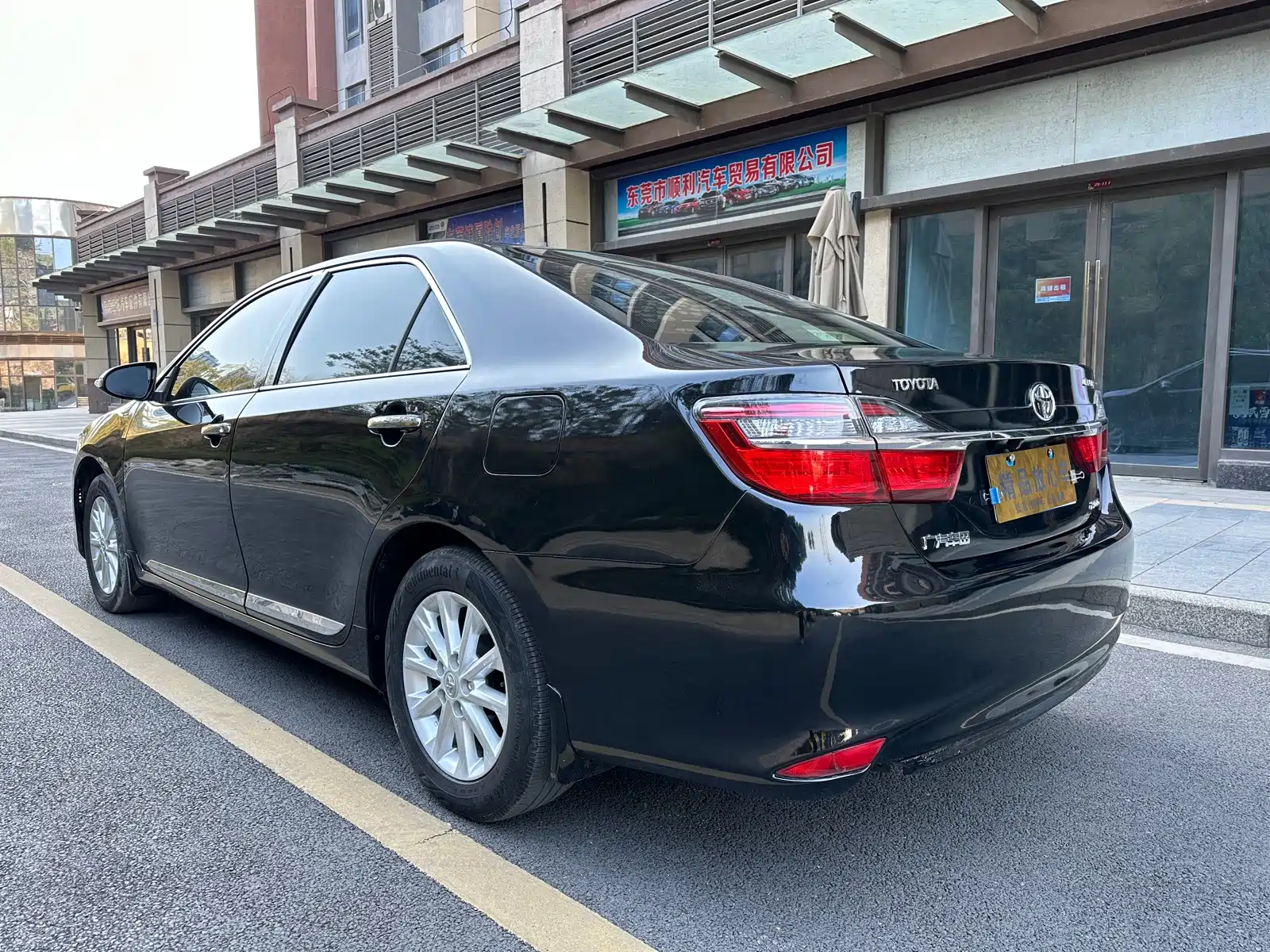 Фото 4 - Toyota Camry
