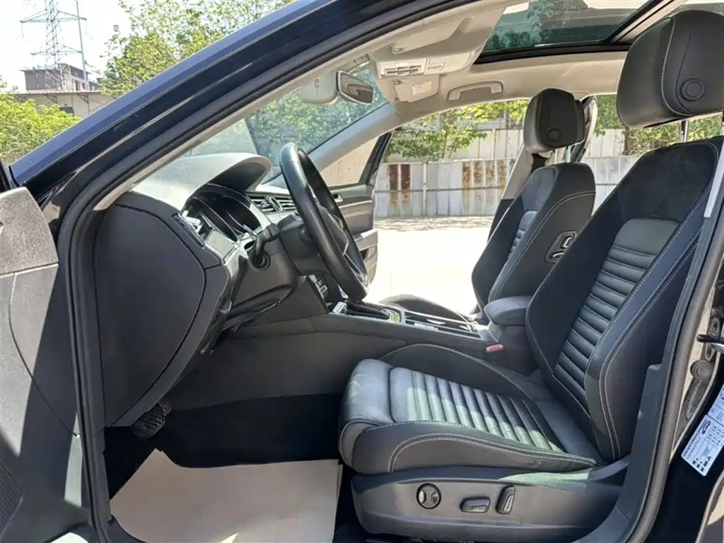 Volkswagen Magotan 2020 330TSI DSG Leading фото 18