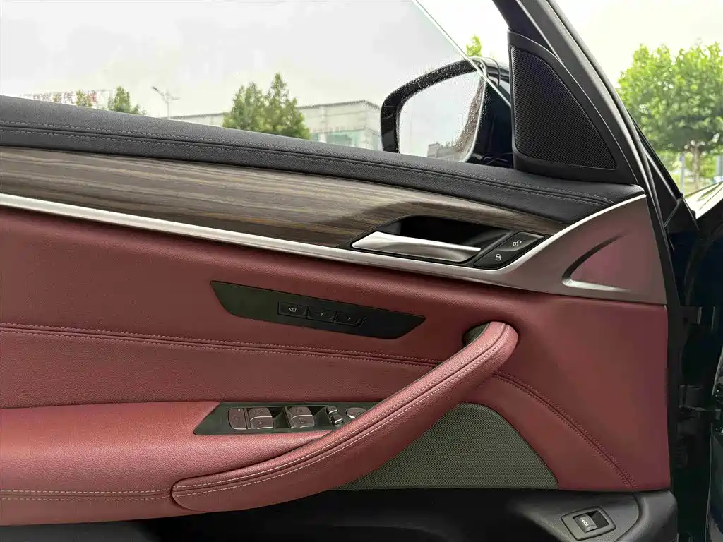 BMW 5 Series 2022 Model Second Facelift 530Li Leading M Sport Package фото 4