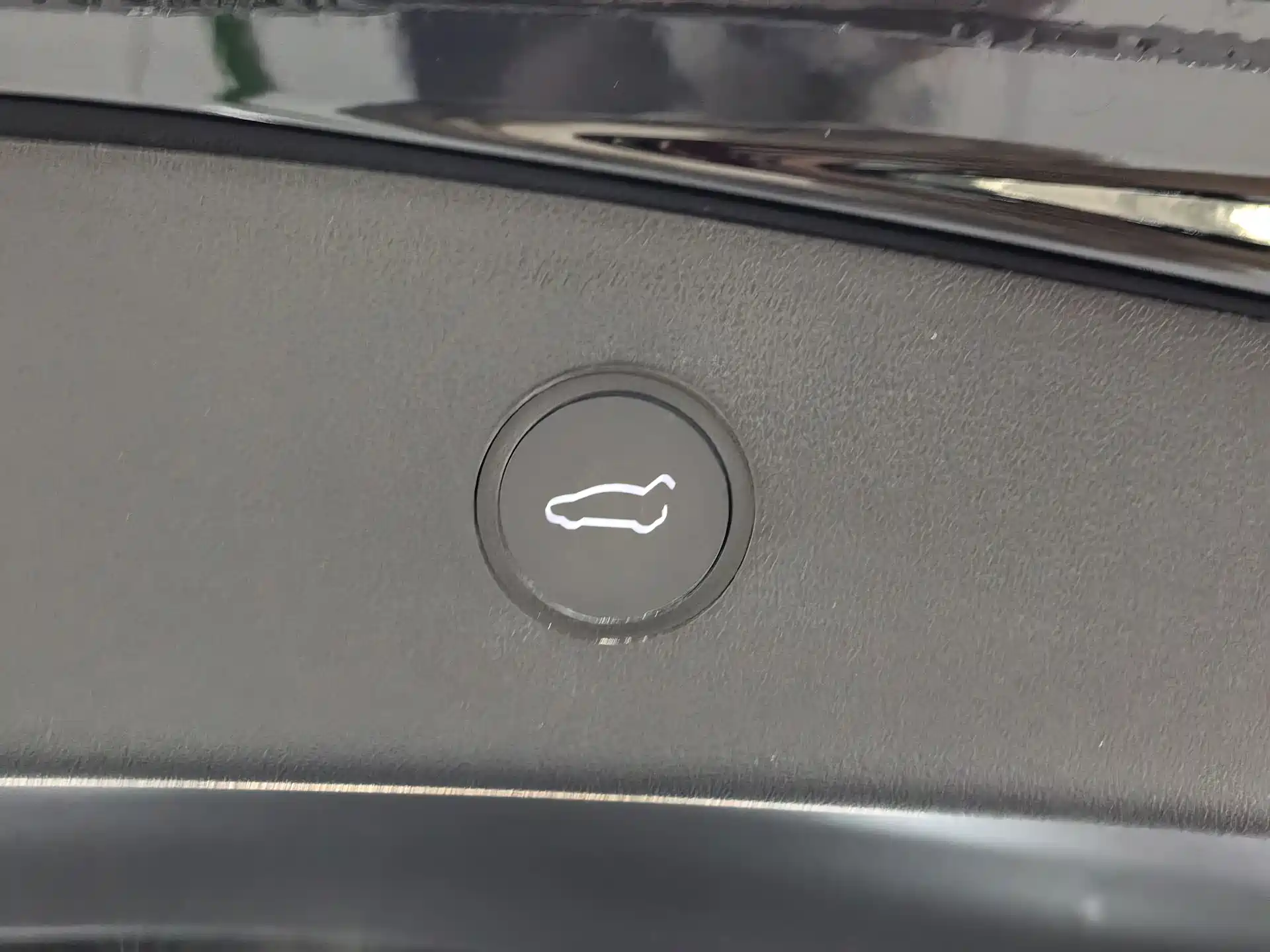 Фото 13 - Tesla Model 3