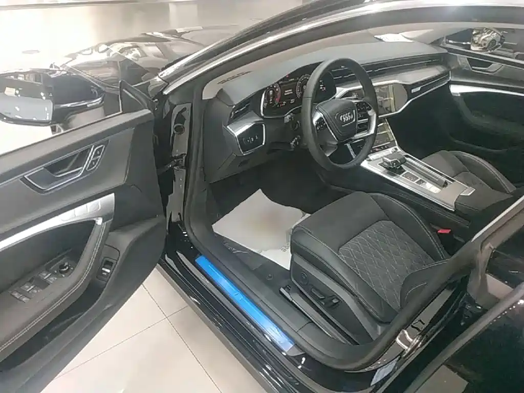 Audi A7L 2026 2025 Model Year 45 TFSI quattro Premium