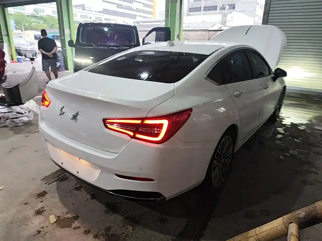 Hongqi H5 2022 Classic Facelift 1.5T DCT Flag Rhythm Edition фото 7