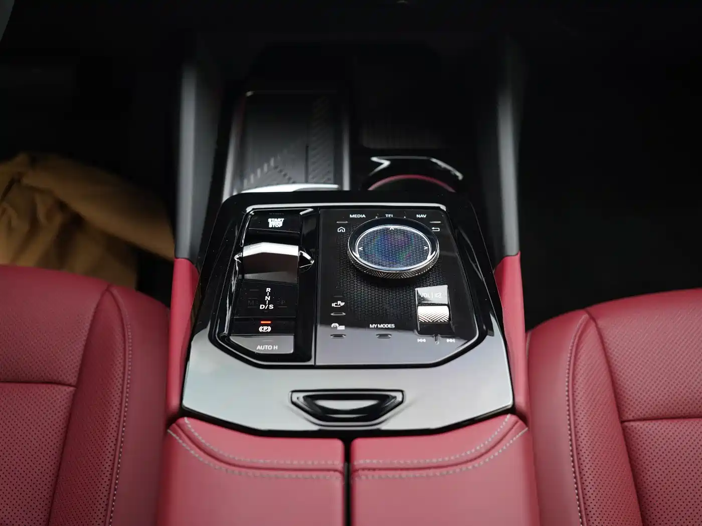 BMW 5 Series 2024 530Li Leading M Sport Package фото 13