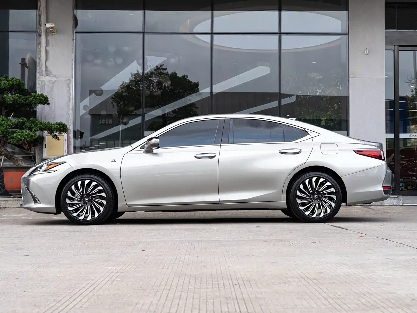 LEXUS ES