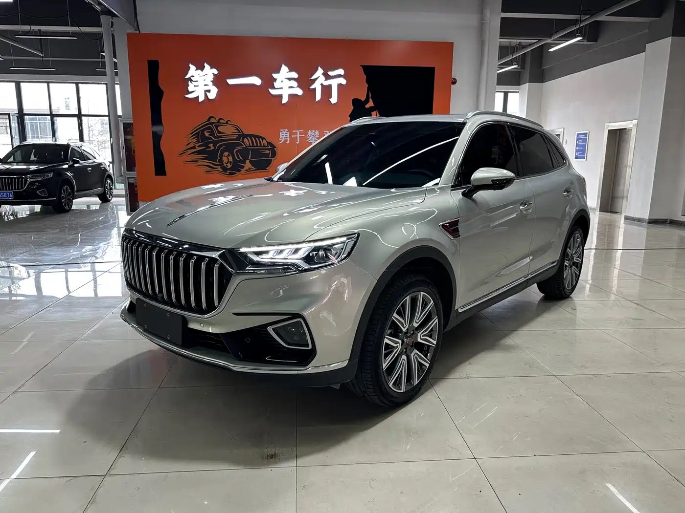 Photo 1 - Hongqi HS5