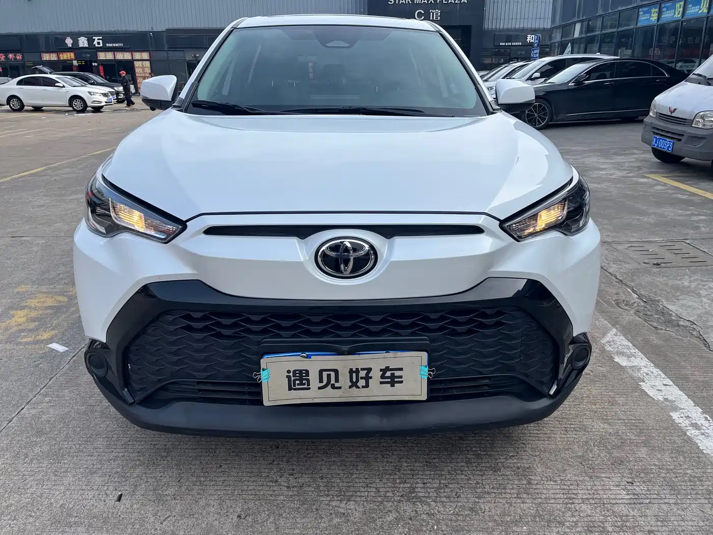 Toyota Frontlander 2024 2.0L CVT Leading Edition фото 2